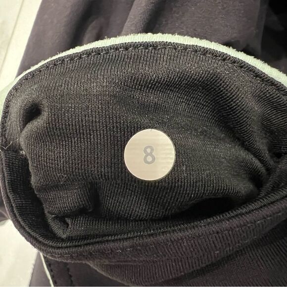 Lululemon mint green and black cropped leggings - Picture 3 of 6